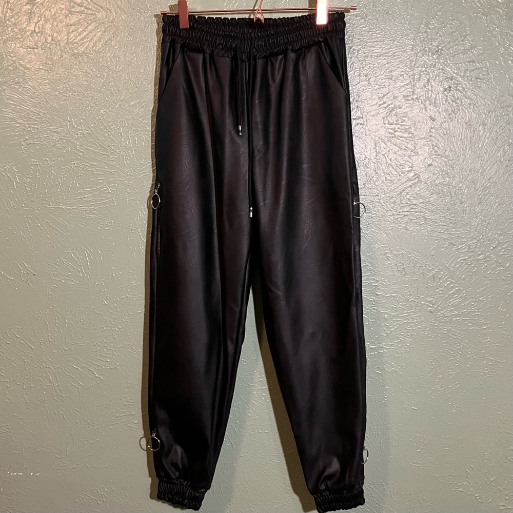 Women's Black Jogger Vegan Leather Pants with Side Zipper New With Tags